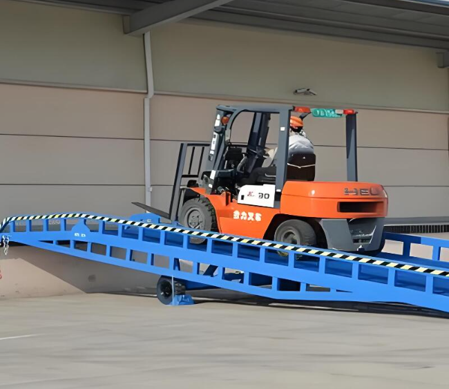 黎母山镇移动式卸货平台（叉车用）